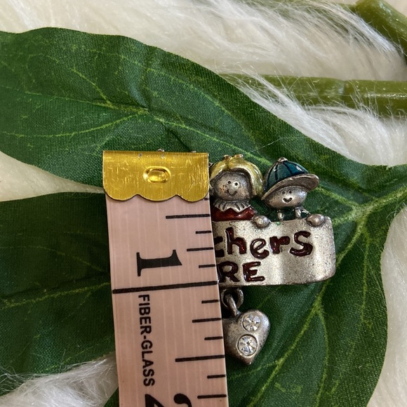 Rare AJMC “Teachers Care” 3 Little kids Holding Sign with Dangling Heart ❤️ - Picture 9 of 14